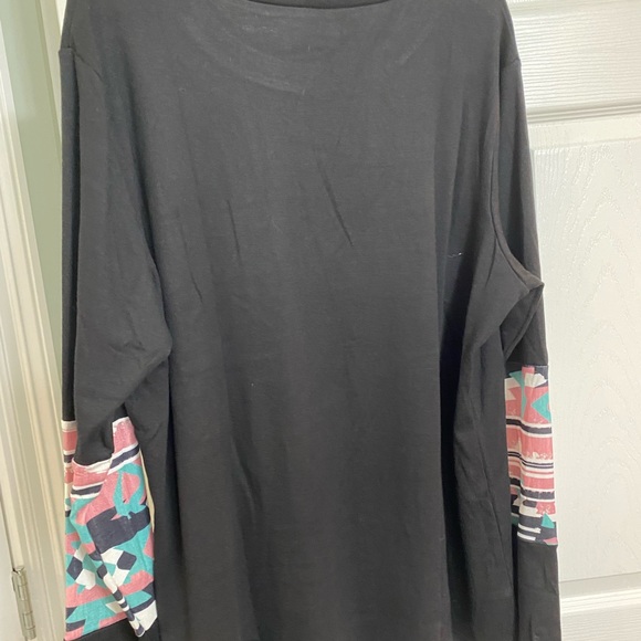 Long sleeve comfy blouse with Aztec designs - Picture 2 of 3